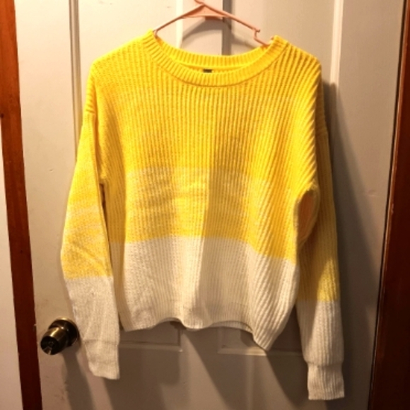 🤠ALYA Sweater Size Small - Picture 1 of 4